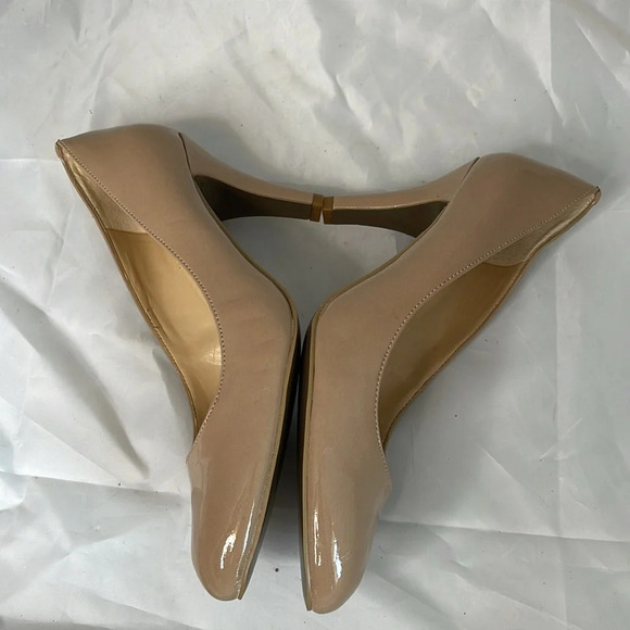 TAHARI Westerly Nude Tan Patent Leather Pumps Shoes Heels Neutral Size 6 - Picture 6 of 11